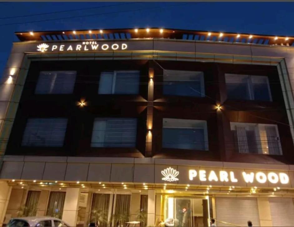 Hotel Pearl Wood Zirakpur Exterior photo