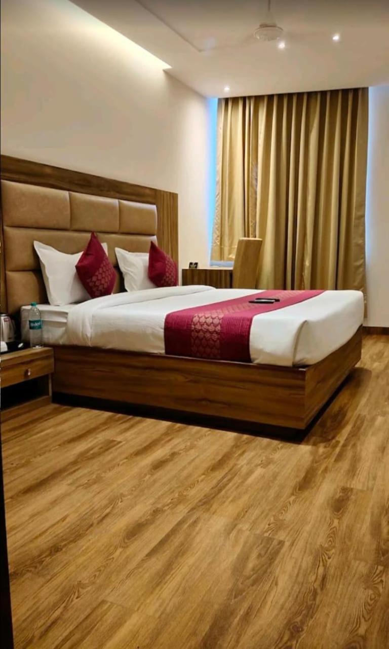Hotel Pearl Wood Zirakpur Exterior photo